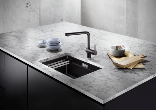 ETAGON_500U_SGP_black_525887_06_g_C_Web PPT JPG_72dpi_79601 scaled 530x375 1