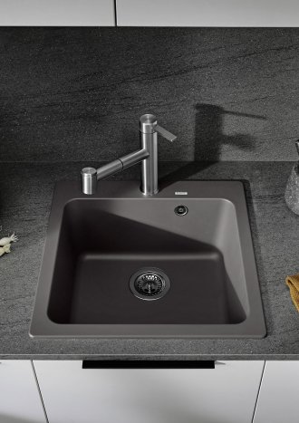 NAYA_5_SG_rockgrey_526580_portrait_C_4b_6_Web PPT JPG_72dpi_99061 scaled 330x467 1